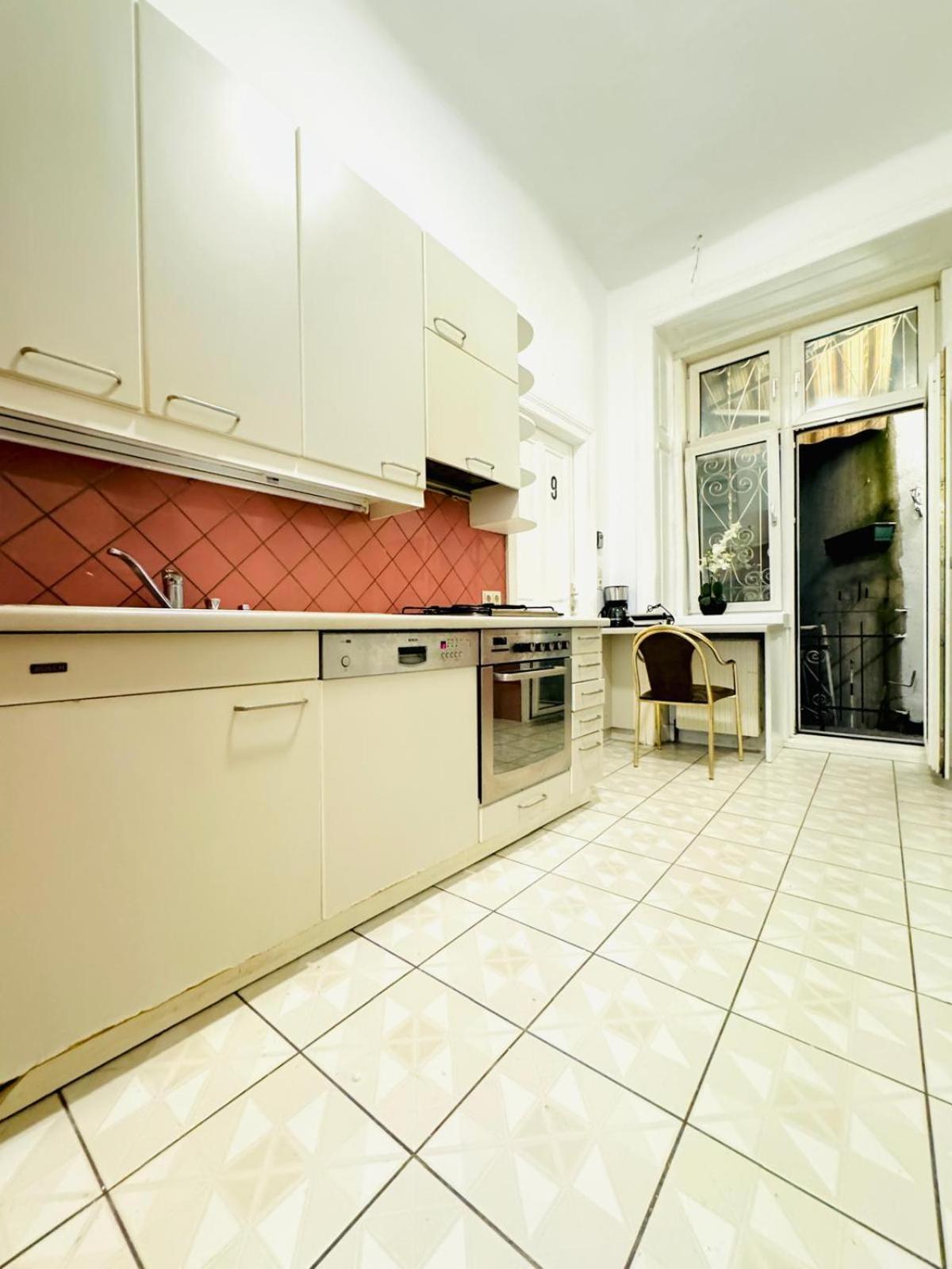 9br For 18p, 12min Walk To Augarten Apartamento Viena